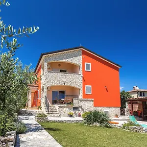 https://apartments-villa-orange.in-istria.net